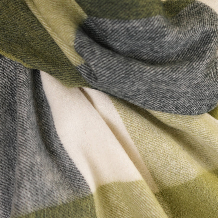 Heritage of Scotland 100% Lambswool Wide Scarf Soft Unisex Winter Wrap - Tartan &amp; Check Designs - 3 SQUARE GREEN