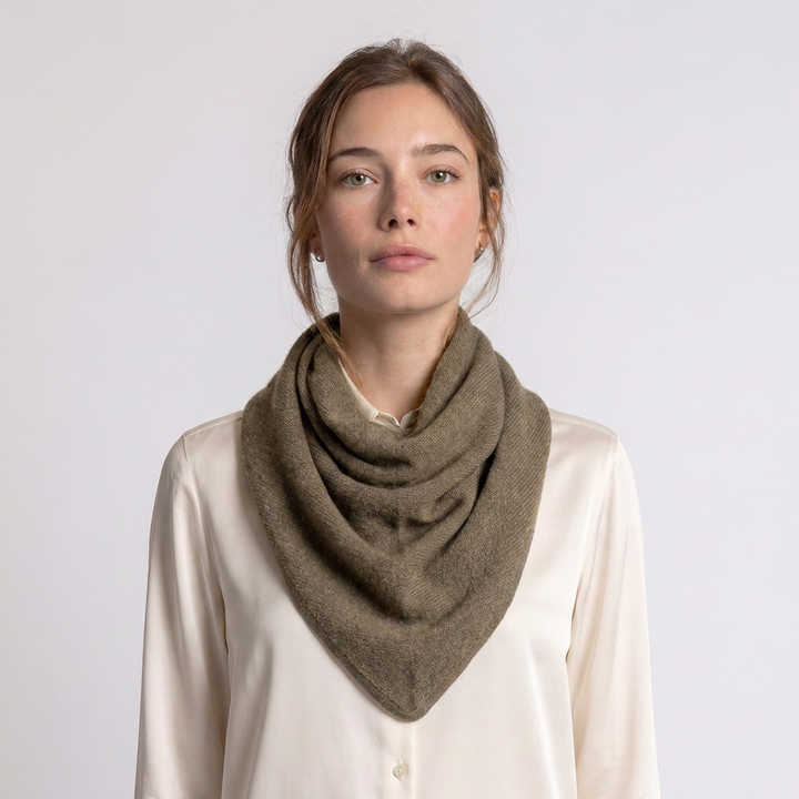 Women’s Luxury Ribbed Cashmere Triangle Scarf - OLIVE